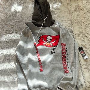 Women’s BNWT Tampa Bay Buccaneers sweatshirt size L